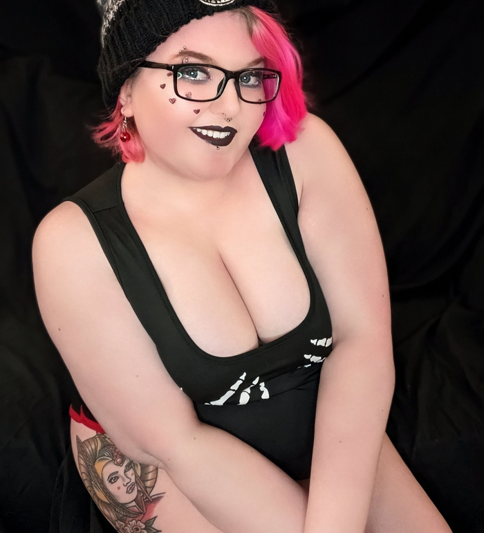 BritneyGOTHGAMERCOLLEGEBBWBreed me