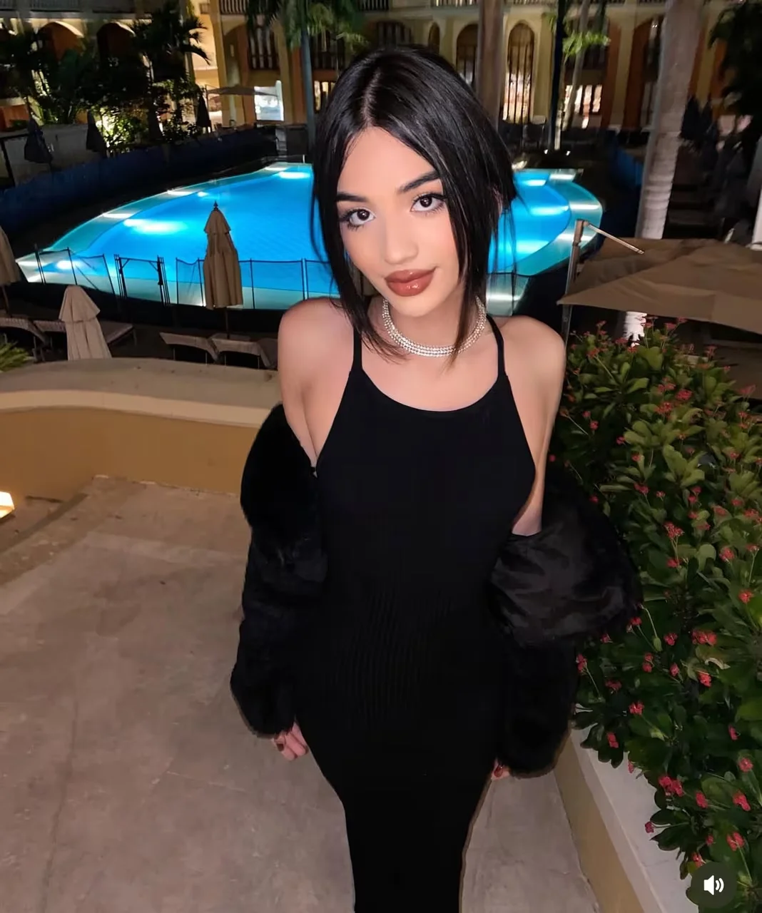 Mia 18yo OnlyFans photo 11